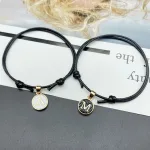 bracelet avec inscription lettre