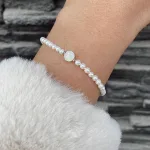 bracelet en perles blanches personnalisé