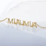 collier avec charm lettre maman
