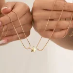 collier design étoile aimanté