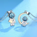 collier en forme de spationaute